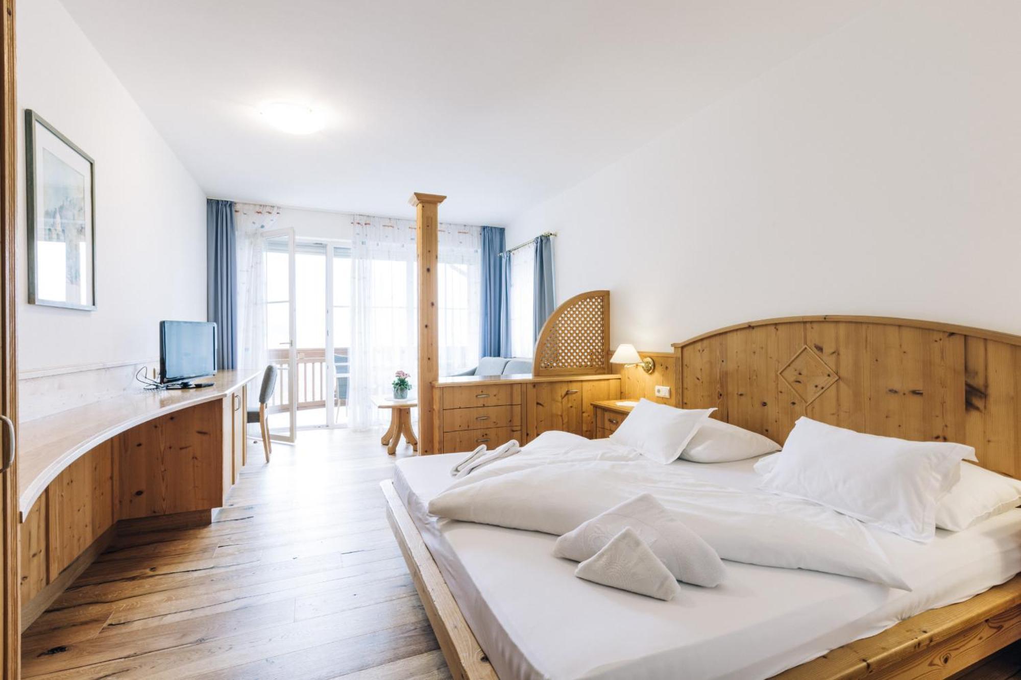 Hotel Tenz 2025 Montagna Eksteriør bilde