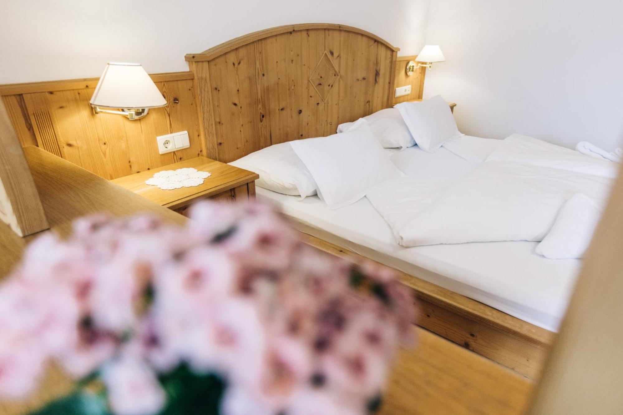 Hotel Tenz 2025 Montagna Eksteriør bilde