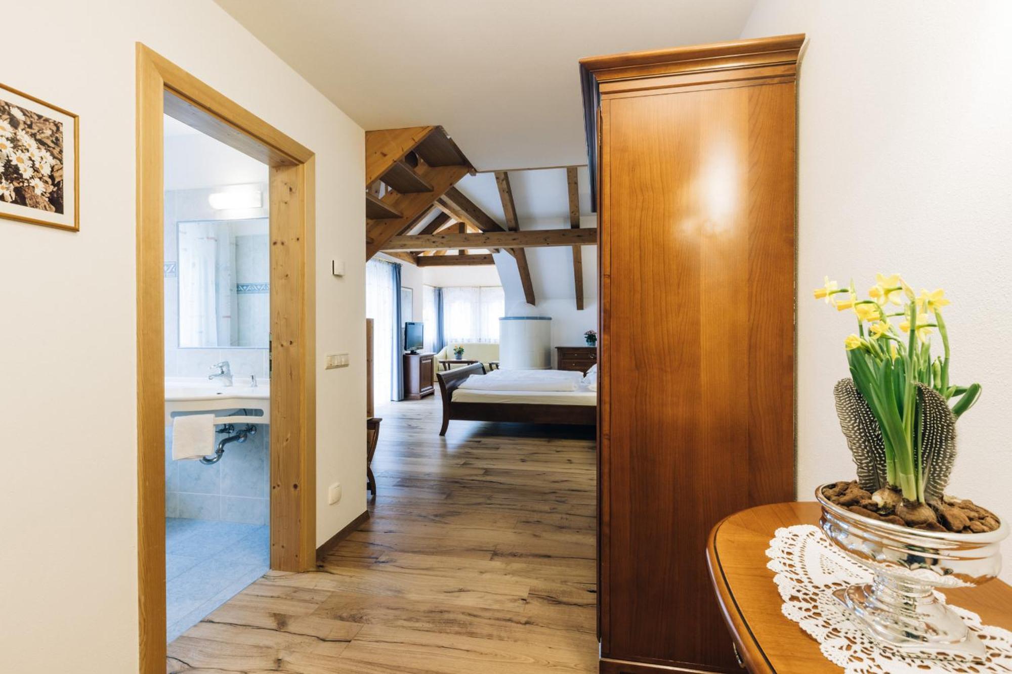 Hotel Tenz 2025 Montagna Eksteriør bilde