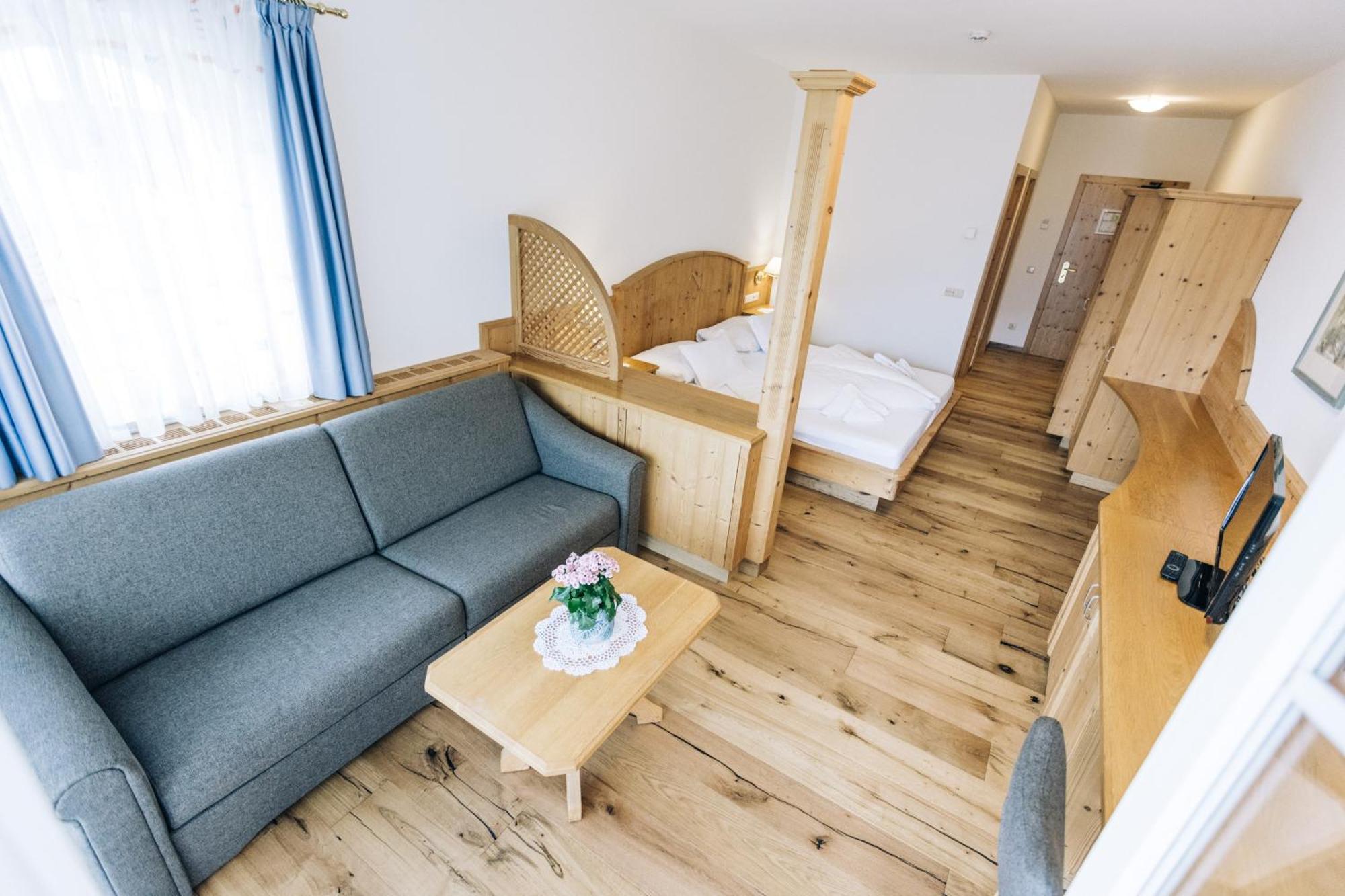 Hotel Tenz 2025 Montagna Eksteriør bilde