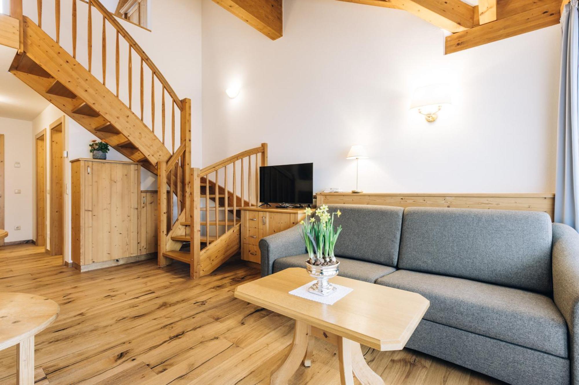 Hotel Tenz 2025 Montagna Eksteriør bilde