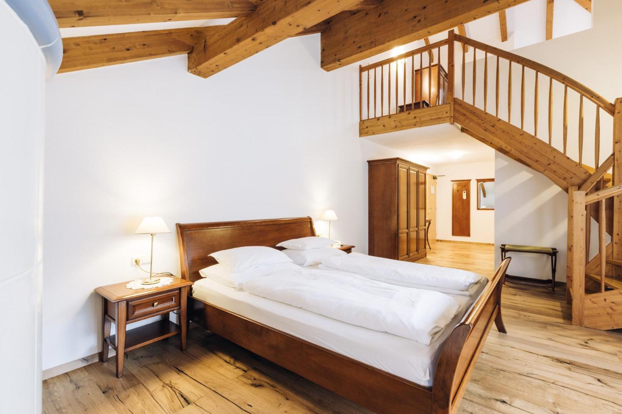 Hotel Tenz 2025 Montagna Eksteriør bilde